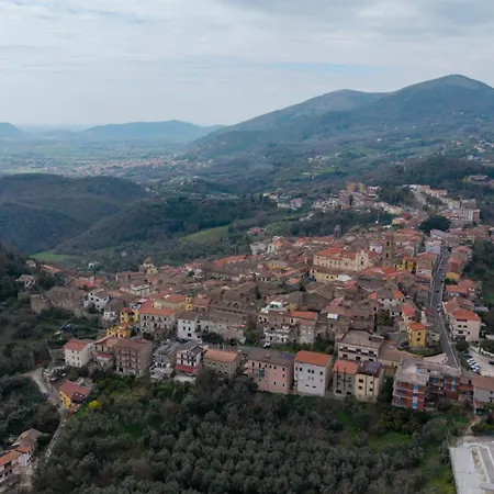 Апартаменты Sotto La Torre Caiazzo